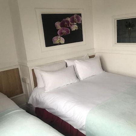 Oyo Maggie Jones Guest House Cardiff Ngoại thất bức ảnh